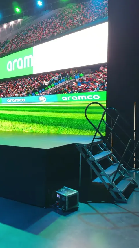 Aramco - Convención de distribuidores 2026 · El escenario en show, con la pantalla encendida · Hilaria